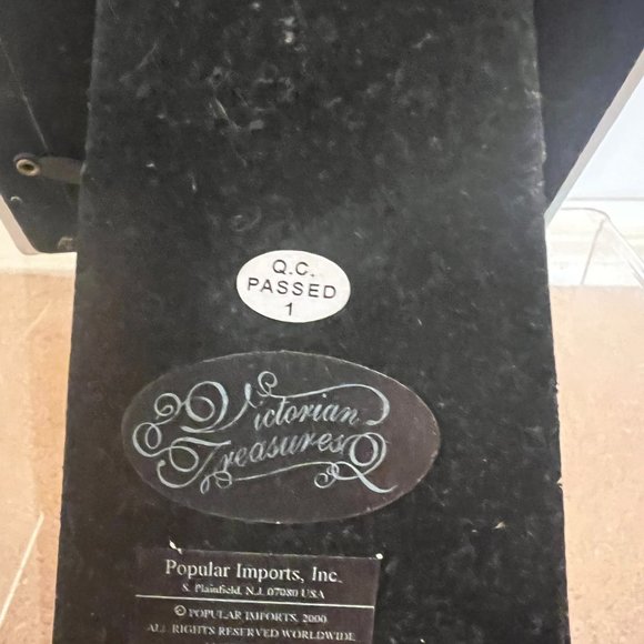 Vintage Kitsch Hand Painted Resin Kitten Cat Frame  by Victorian Treasures - Picture 6 of 6